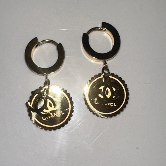 Chanel gold dangle earrings - Picture 4 of 4